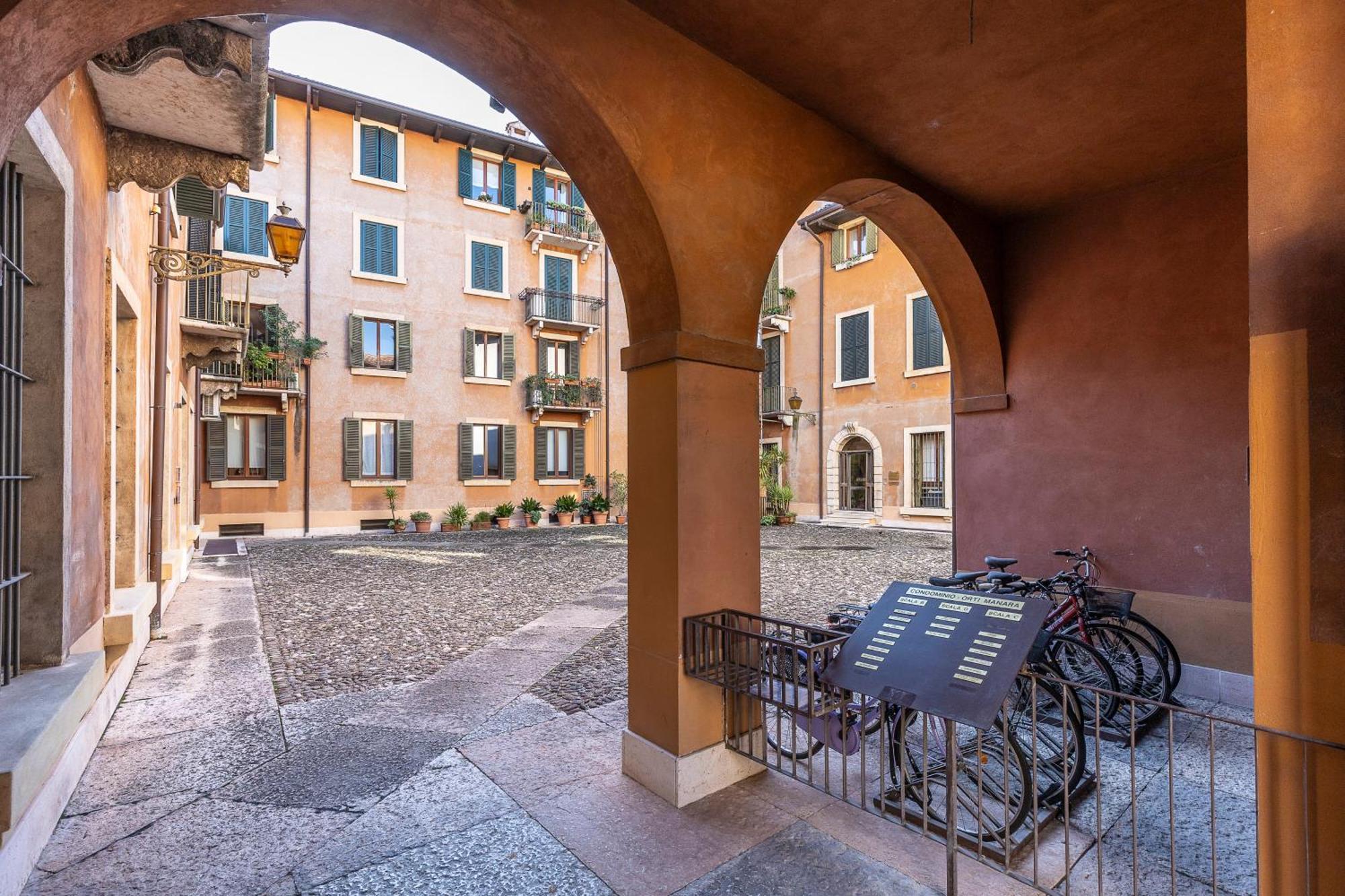 Orti Manara Design Apartments Verona Exteriör bild